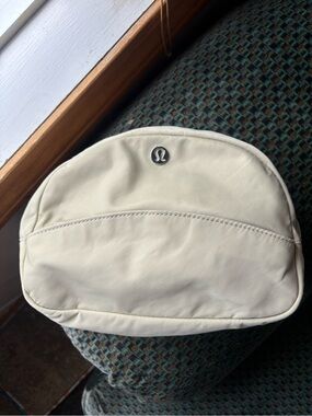 Lululemon City Pouch